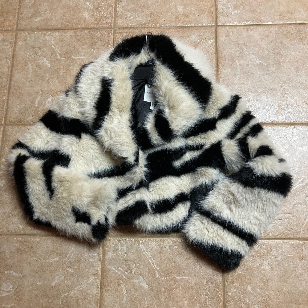 NWT Avec Les Filles Black/Cream Zebra Faux Fur Sz M
